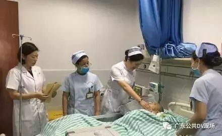 男子为50元押金拿水瓶砸服务员